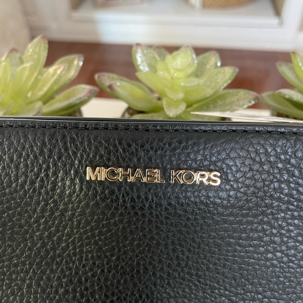 Nwt Michael Kors black gold leather Trisha medium crossbody 3 compartment zip - Picture 9 of 11